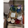 Image 2 : 2 BOXES OF HOUSEWARES, DECOR, GLASSWARE, ETC
