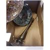 Image 2 : 2 BOXES OF LAMPS AND LAMP SHADES