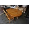 Image 2 : ROUND OAK DINING TABLE WITH 2 LEAFS AND 4 CHAIRS
