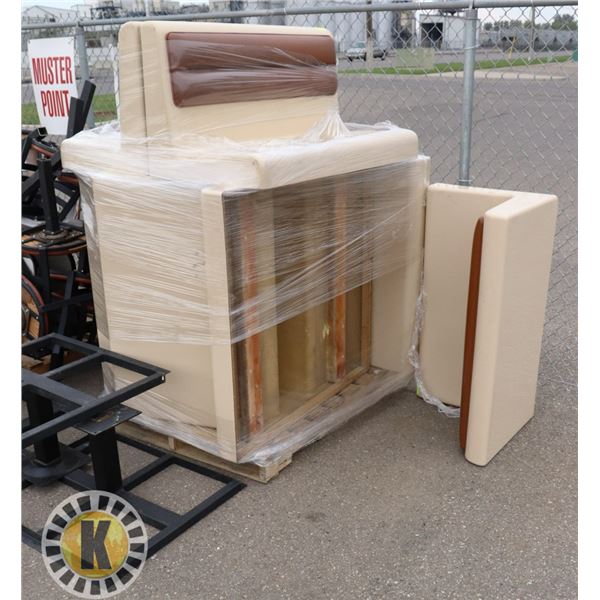 BOOTH SETS 4 ENDS AND 3 DOUBLES