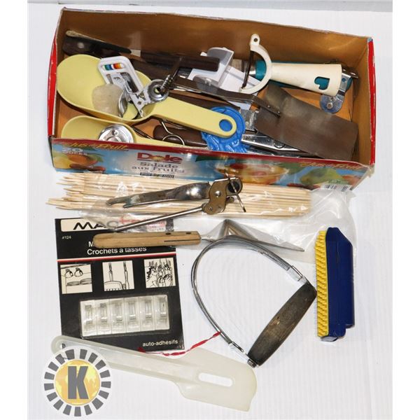 ASSORTED KITCHEN UTENSILS