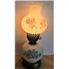 Image 4 : Vintage Lamp Milk Glass - Tested and Works