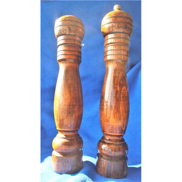 Wooden Salt Shaker and Pepper Grinder