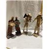 Image 1 : Papermache figures