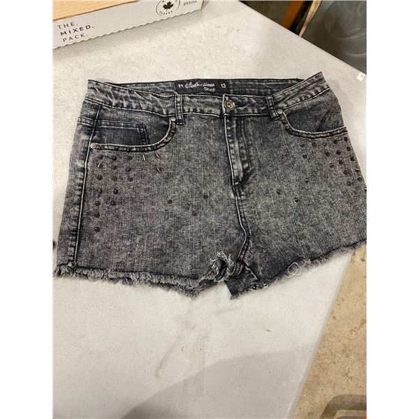 Seductions shorts size 13