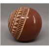 Image 2 : NATIVE AMERICAN JEMEZ POTTERY SEED JAR BY GLENDORA FRAGUA