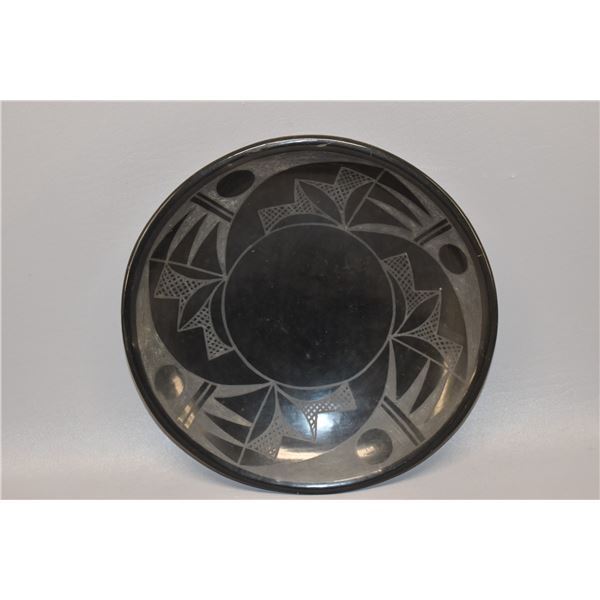 NATIVE AMERICAN SANTA CLARA POTTERY PLATE BY TERESITA NARANJO
