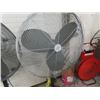 Image 2 : (2) 32'' Osculating Fans - 1 is new