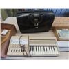 Image 2 : Singer Auto Knitter Mdl LK100, & Elec Key Board