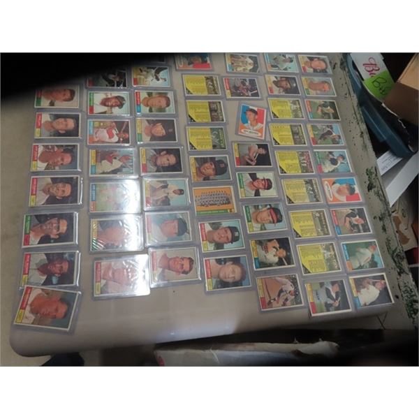 Approx 121 TOPPS 1961 Baseball Cards