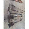 Image 2 : 6 Hand Yard Tools, Potato Forkss, Scuffler, Shovel