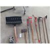 Image 2 : 8 Yard Tools, Axe Scraper, Edger, Branch Cutter Hoe, Scuffler