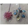 Image 2 : 2 Spin Yard Ornaments & Cement Bird Bath 26" x 20" Rd