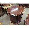 Image 3 : 2 Drum Style End Tables 1) 21" x 21" x 24" 1) 21" x 24" x 24"