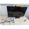 Image 1 : Toshiba 32" TV w Remote