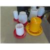 Image 2 : 8 Poly Chicken Feeders