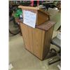 Image 1 : (HU) Podium 44" x 26" x 14"