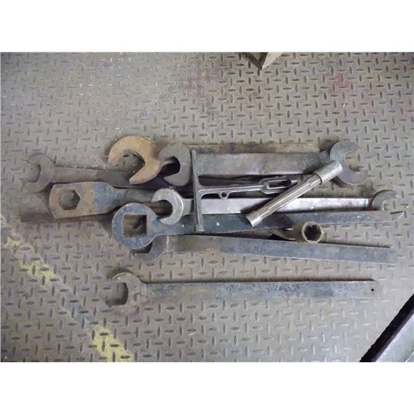 8 Massive wrenches with misc