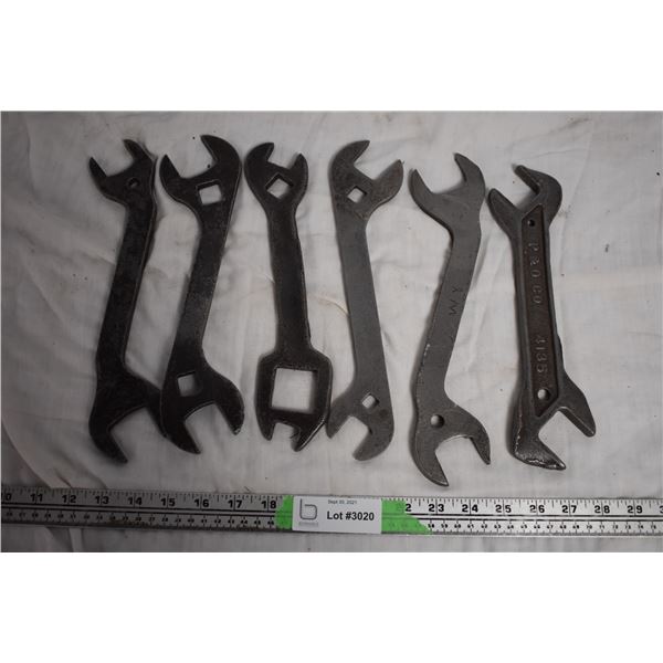 Curved Specialty Wrenches