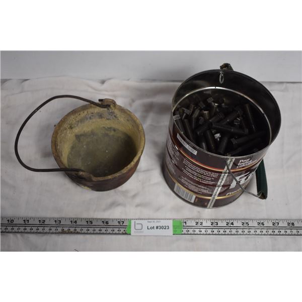 Small Cauldron and 2.5" Bolts