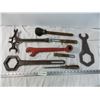 Image 1 : Specialty wrenches + vintage tools