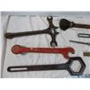 Image 4 : Specialty wrenches + vintage tools