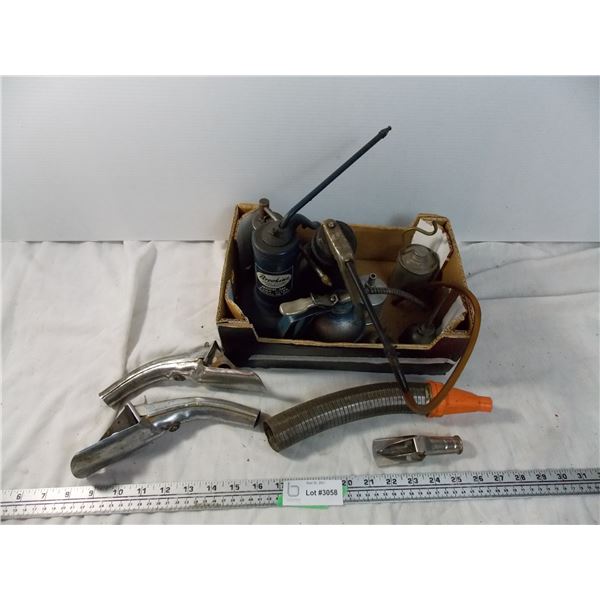 Lot of vintage oilers