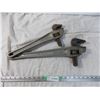 Image 1 : 2 large bent neck pipe wrenches