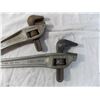 Image 2 : 2 large bent neck pipe wrenches