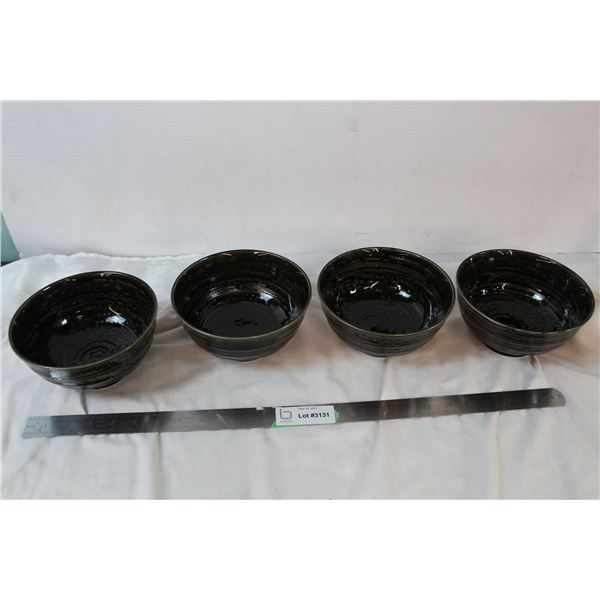 Set of 4 ceramic bowls