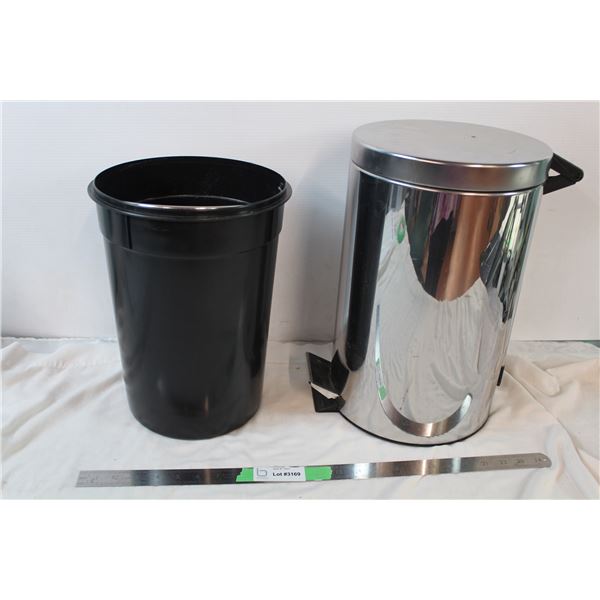 Foot pedal garbage bin