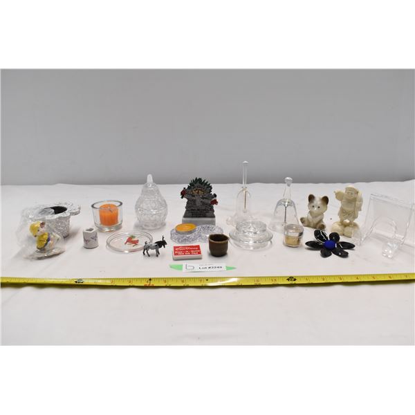 Miscellaneous Trinkets/small ornaments