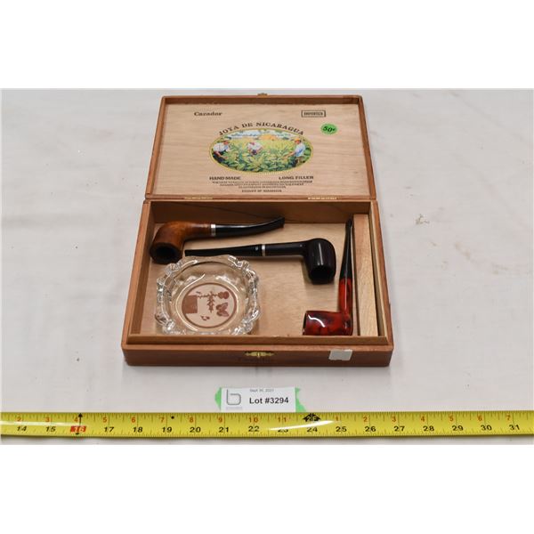 Wooden box with 3 pipes, 1 made from Briar wood