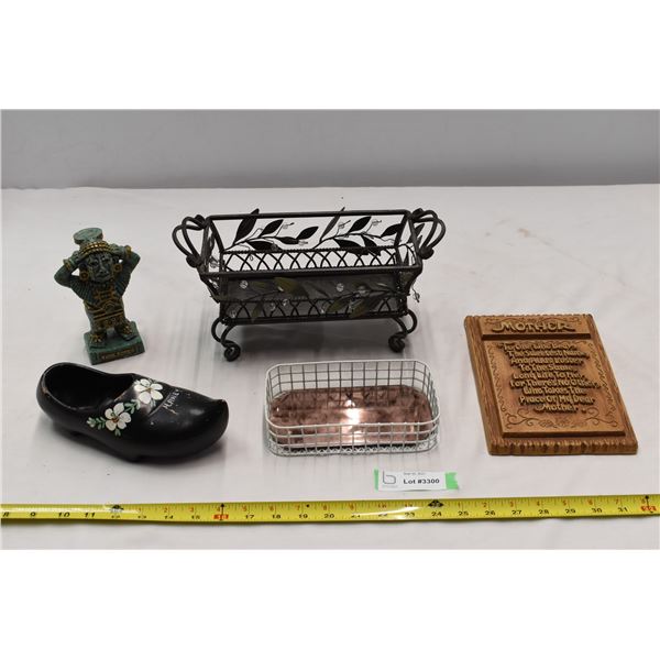 Decorative ornaments, a placard & trays.