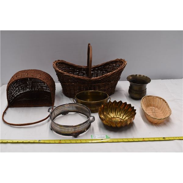 Wicker baskets & Metal trays
