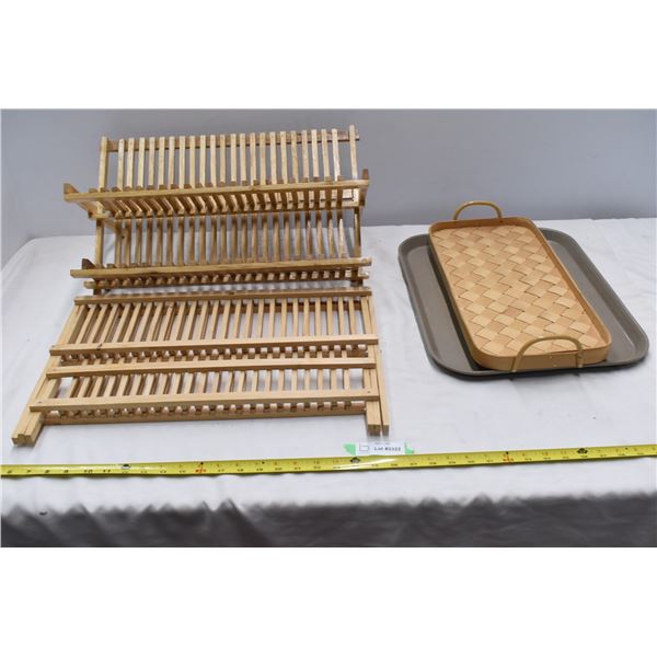 2 Trays & 2 wooden folding shelves