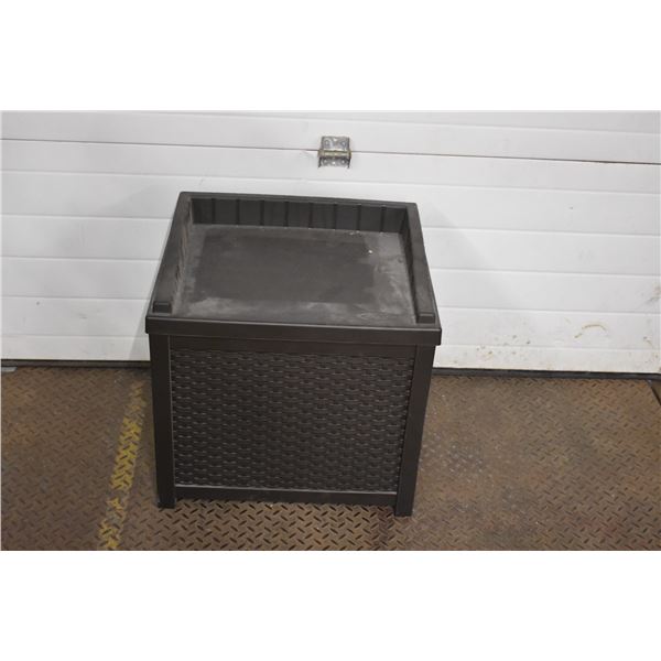 Plasticstorage Bench with christmas tree base inside