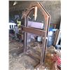 Image 1 : 25 ton press - - first 77 items are remote pickup near Tessier, SK