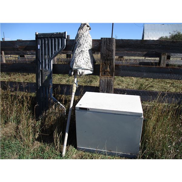 Deep Freeze, flow thru end gate   misc - - first 77 items are remote pickup near Tessier, SK