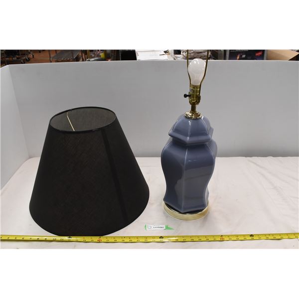 Single desk lamp w/ shade