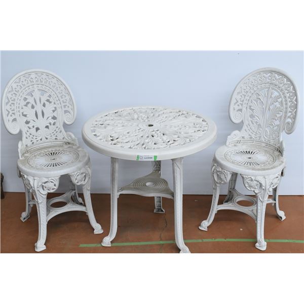 Outdoor chair + table set (plastic)