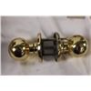 Image 2 : Box of 8 Yale doorknobs
