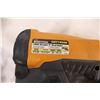 Image 5 : Bostitch 18GA Straight 2" cordless Brad Nailer with container