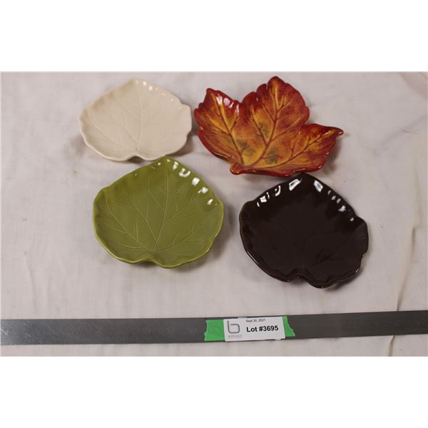 Set of 4 leaf candy dishes