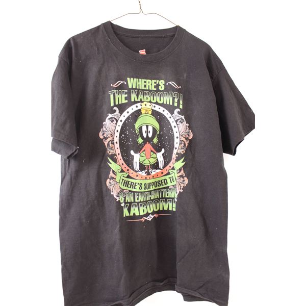 Adults Large looney toon character shirt