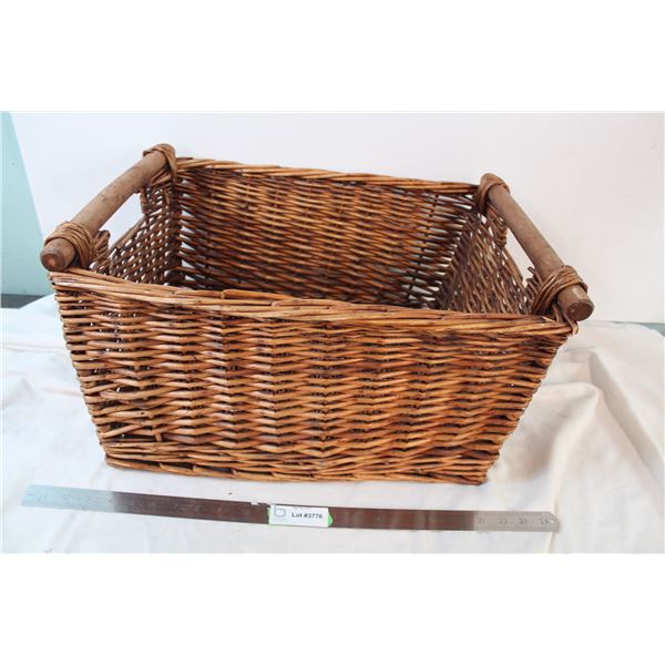 Rectangular wicker basket with wooden handles