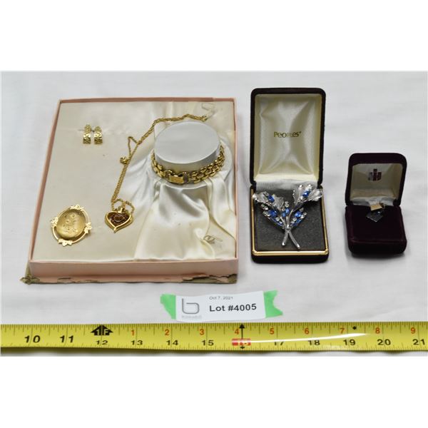 Vintage Necklace/Bracelt/Earring set, Brooch, tiny pendant?