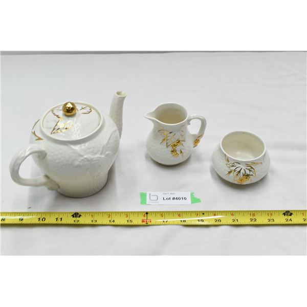 Wade England Teapot, Sugar & Cream Cup
