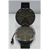 Image 2 : Flower Shaped Waffle Maker