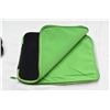 Image 2 : Pyrex Portable Dish Bag, Padded Green Laptop Pouch